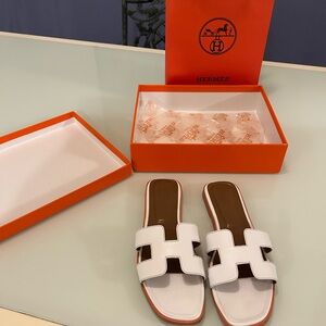 Hermes Slides. Size 9.